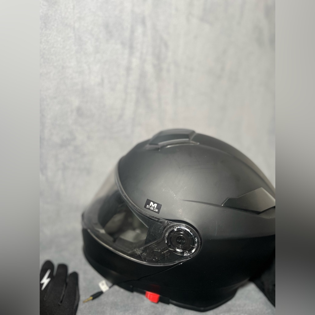 Matte Black Motorcycle Helmet Medium With Jbl Speakers And Gloves Included